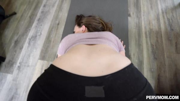 Naughty Guy Spying On His Horny Stepmom Chanel