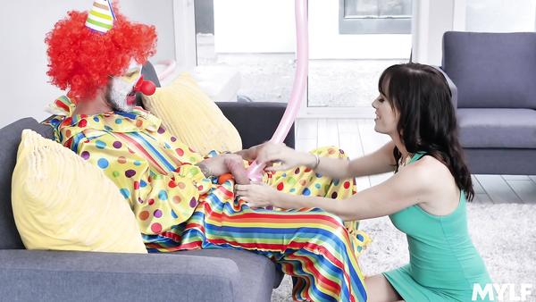Big Clown Dick Inside Mature Stepmom Alana